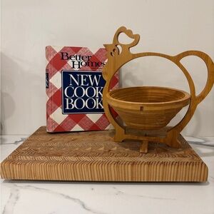 VTG Wooden Collapsible Egg Basket, Chicken Design, Kitchen Storage, Rustic